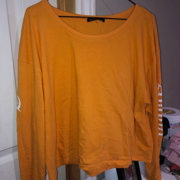 Lightly Worn Clothing - Picture 2 of 5